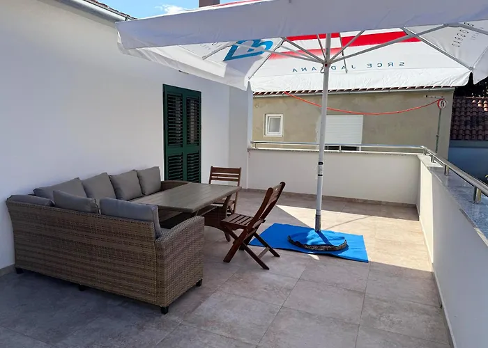 True Jure - Free Boat Trip For 7 Or Nights! *